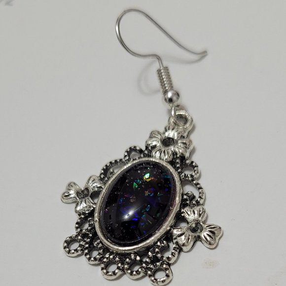 Earrings - Picture 5 of 9